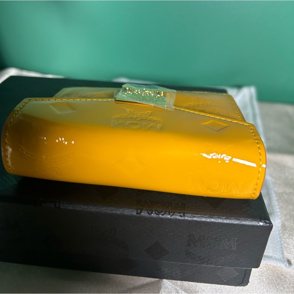 McM Wallet with Dust Bag, Box and Recipe - Picture 11 of 16